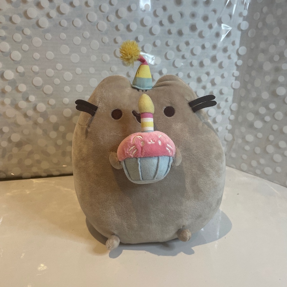 GUND Pusheen Snackables 🎂🥳Birthday Cupcake Plush Stuffed Animal, Gray, 10.5"